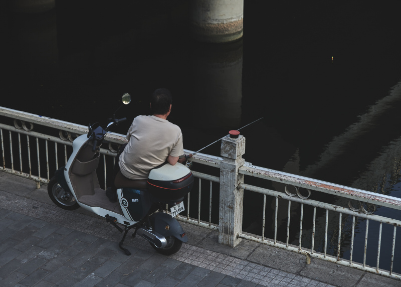 Scooter Fishing - Nanhucheng River
