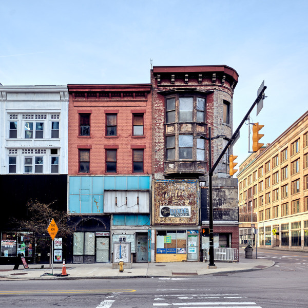 E Main St & N Clinton Ave
